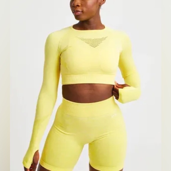 AYBL motion seamless shorts size medium yellow with shaping detail - Picture 4 of 7